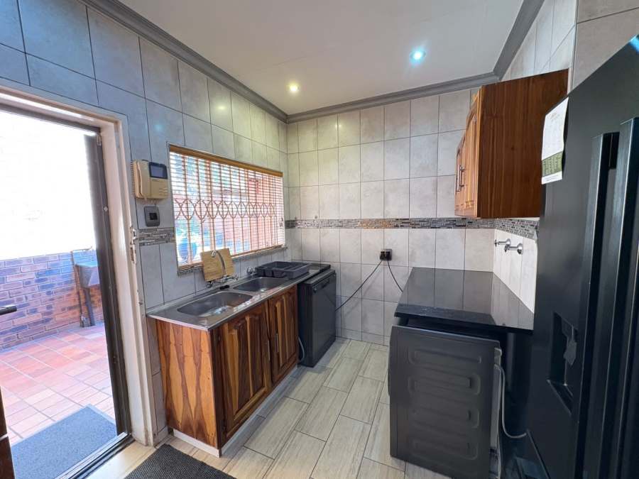 5 Bedroom Property for Sale in Safari Gardens North West